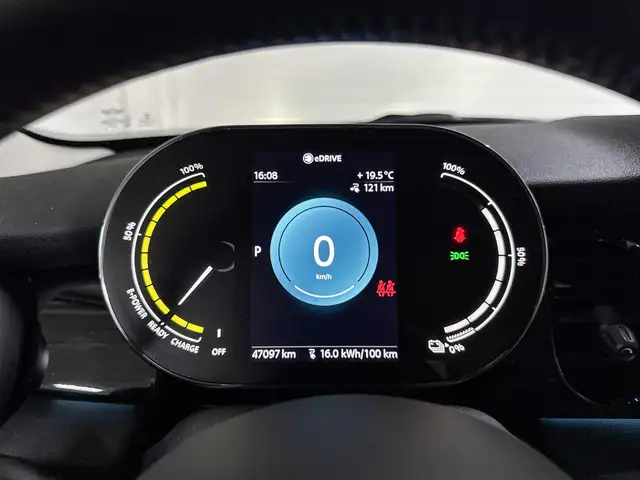 Mini Hatch view 12