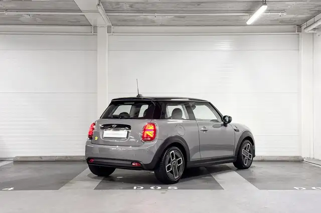 Mini Hatch view 6
