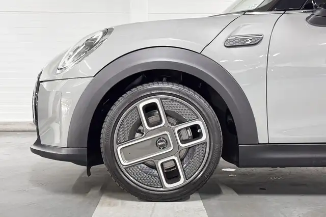 Mini Hatch view 4