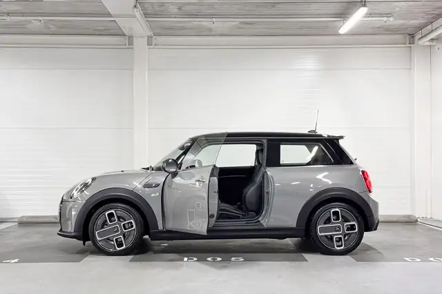 Mini Hatch view 3