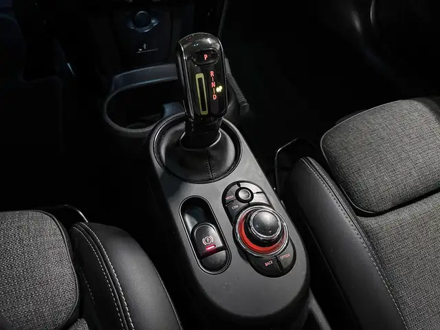 Mini Hatch view 13