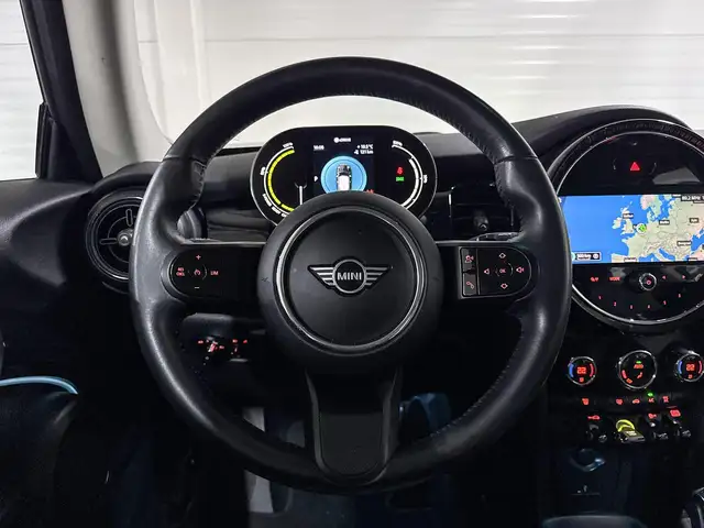 Mini Hatch view 11