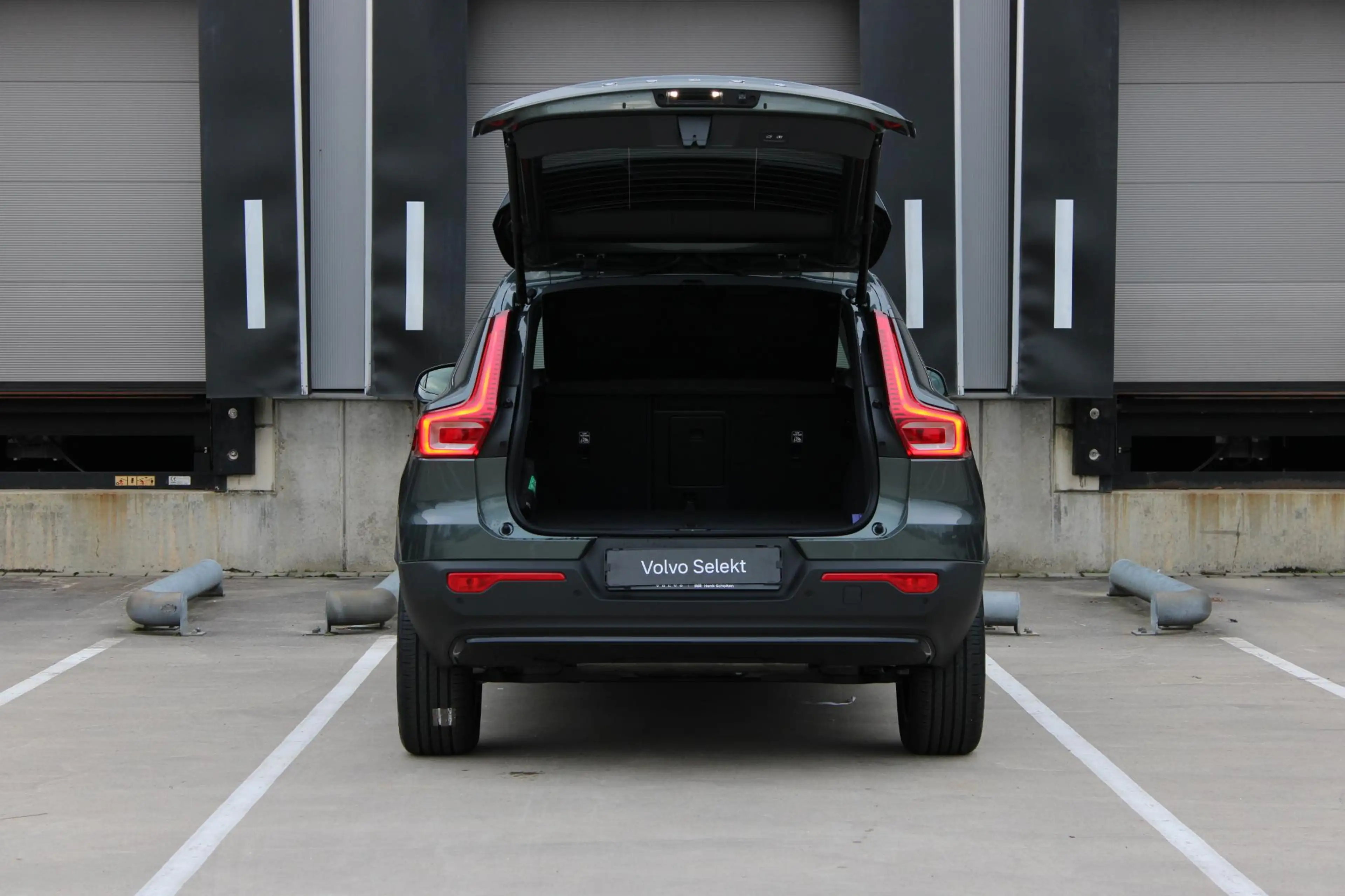 Volvo XC40 B4 Plus Dark | DEMO DEAL | Panoramadak | Elektrisc — photo 7
