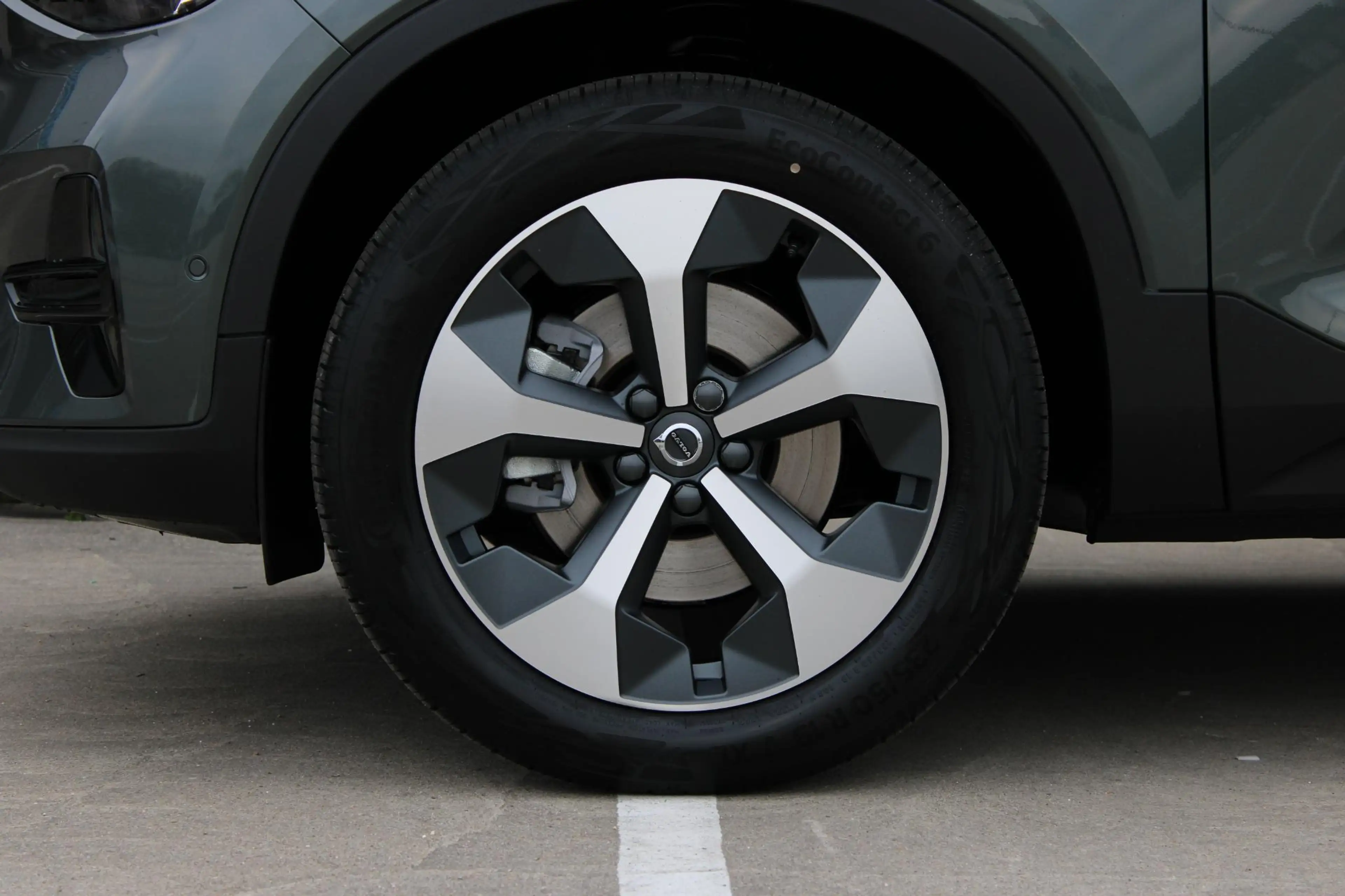 Volvo XC40 B4 Plus Dark | DEMO DEAL | Panoramadak | Elektrisc — photo 5