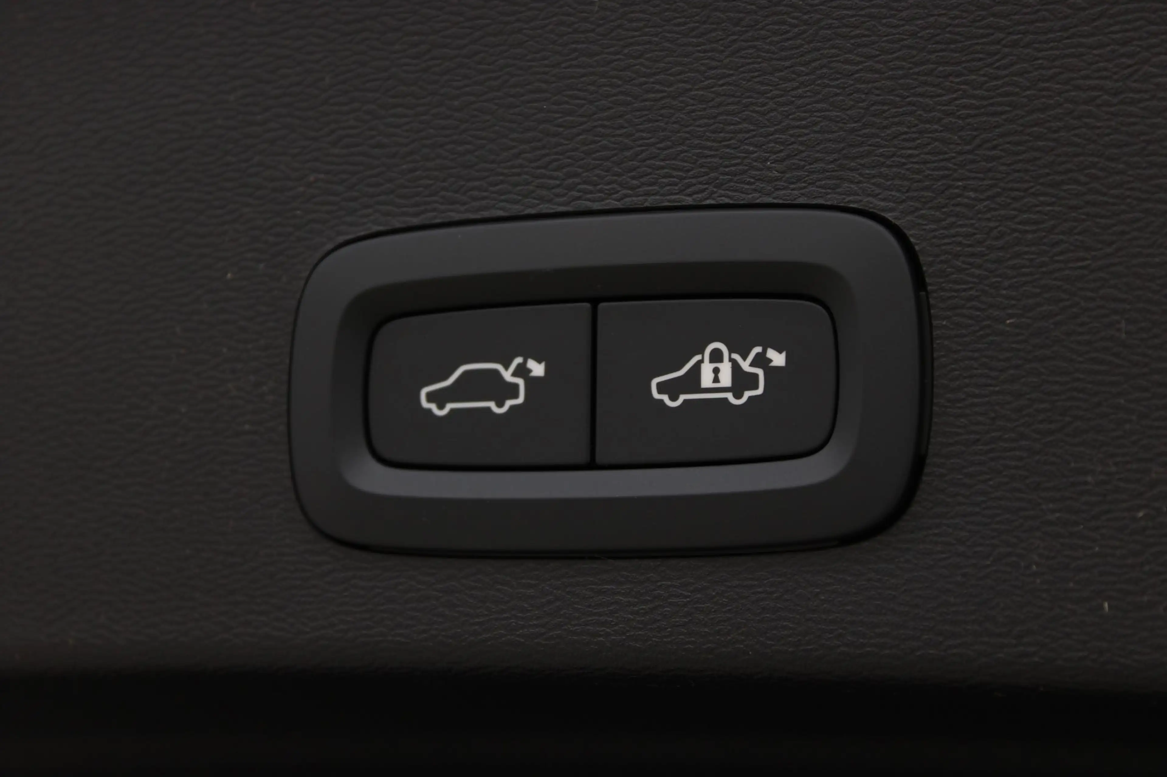 Volvo XC40 B4 Plus Dark | DEMO DEAL | Panoramadak | Elektrisc — photo 9