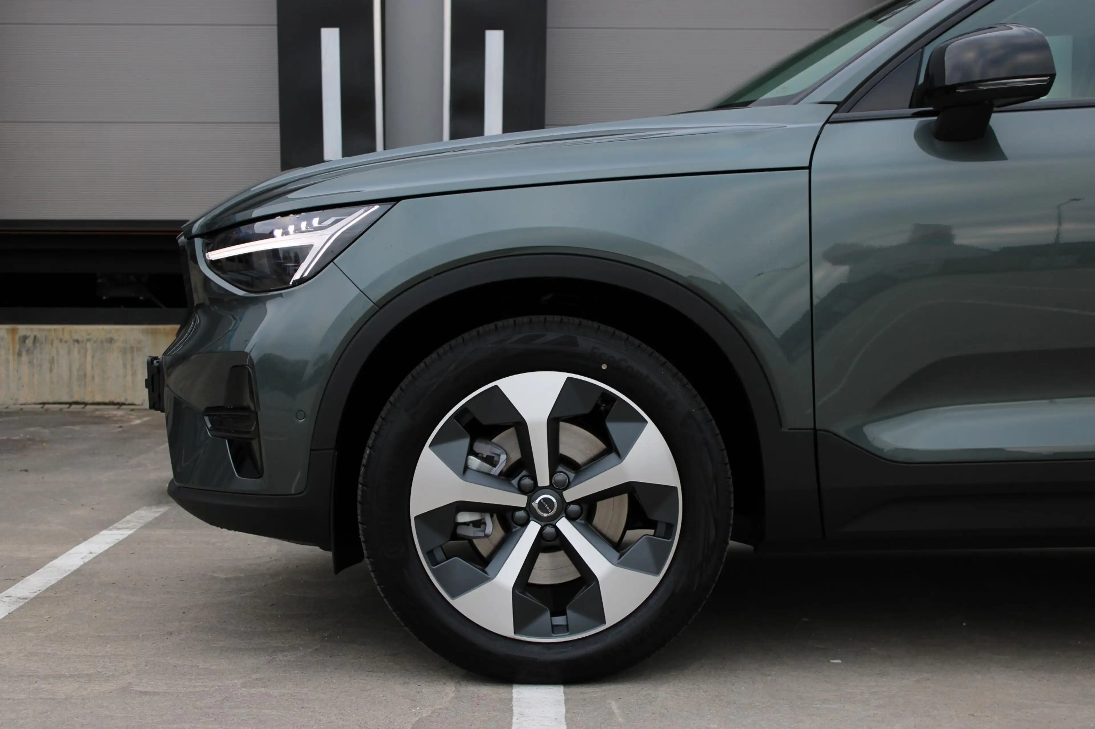 Volvo XC40 B4 Plus Dark | DEMO DEAL | Panoramadak | Elektrisc — photo 4