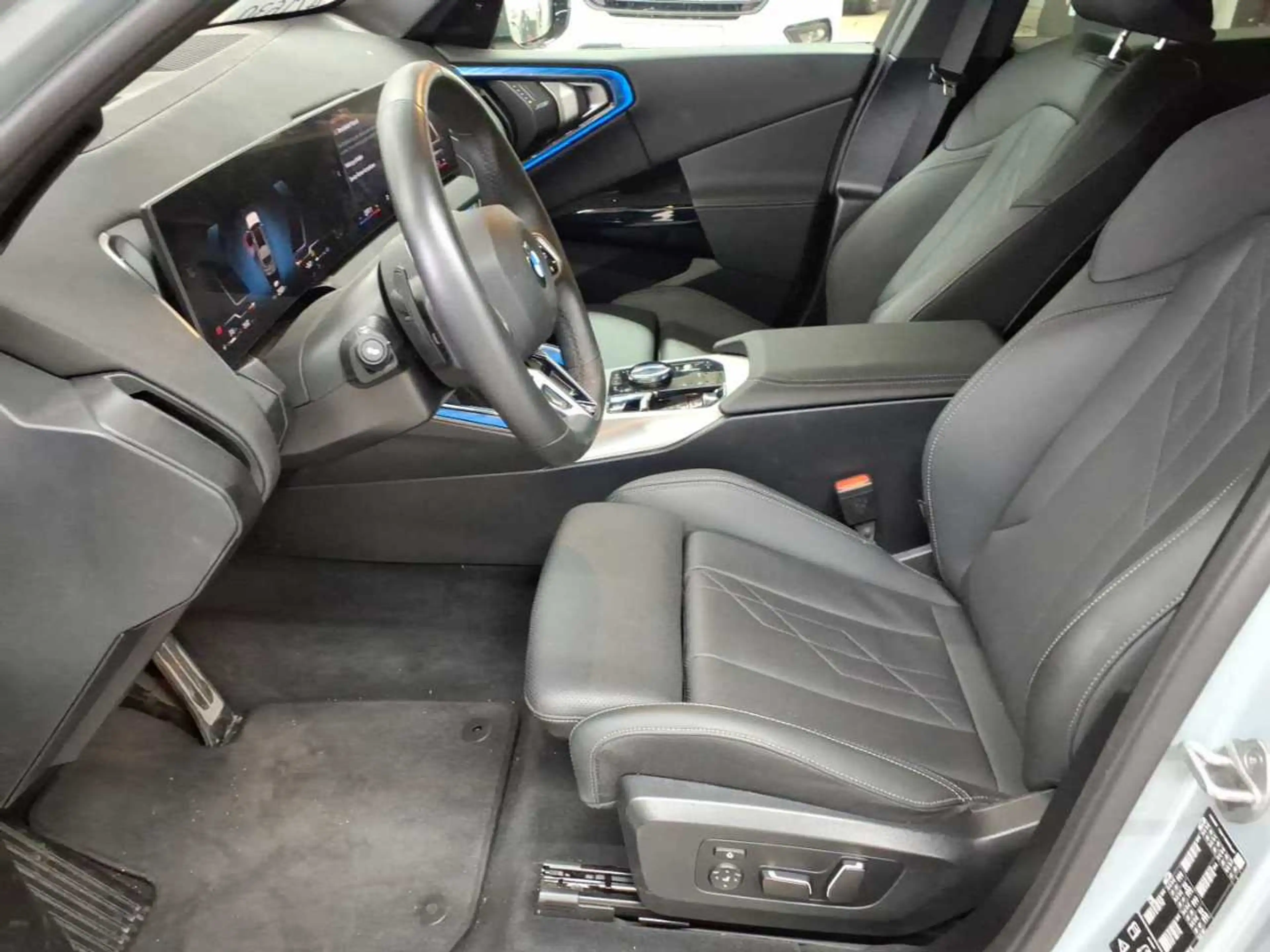 BMW X3 X3 20d xDrive M Sportpaket StHz AHK PANO — photo 8