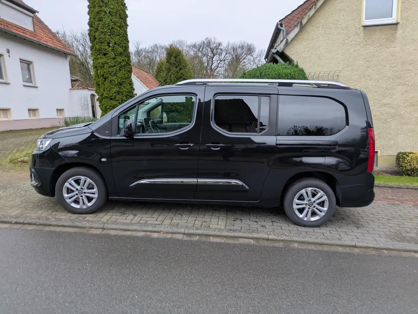 Toyota Proace City L2 Team D, Relax Garantie, AHK, ZR neu, Allwetter Schwarz - 2