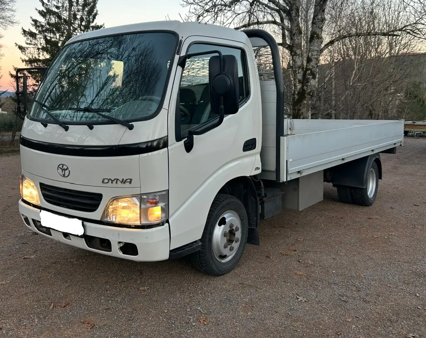 Toyota Dyna DYNA 150 CHASSIS CABINE 100 D-4D Weiß - 1