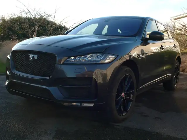 Jaguar F-Pace 2.0 D - R design - FULL options