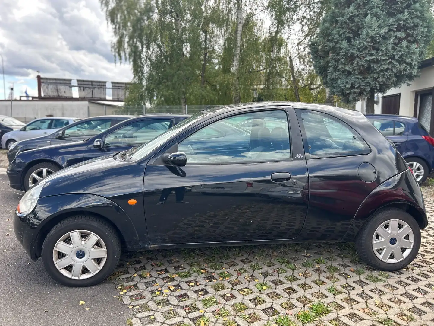 Ford Ka/Ka+ Fun X* Klima* Sehr Sparsames Fahrzeug Schwarz - 2