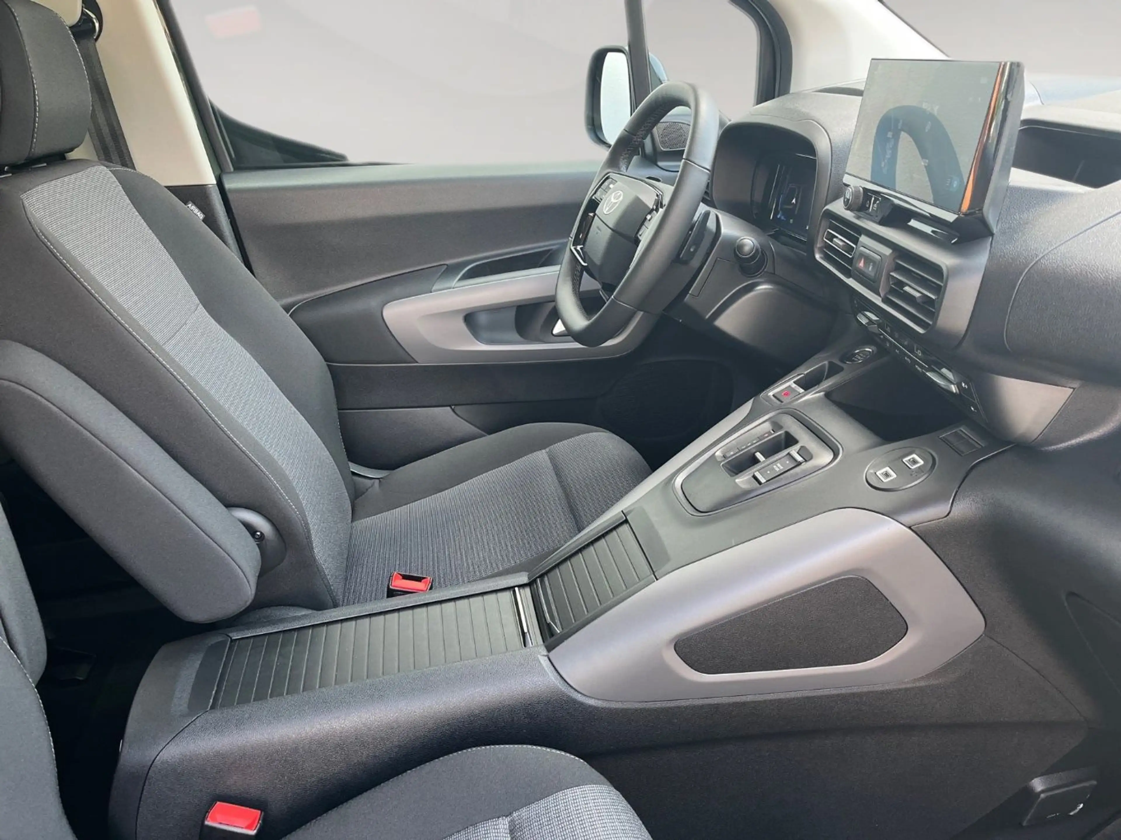 Toyota Proace City Verso 1.5 D-4D L1 Team D Automatik — photo 12