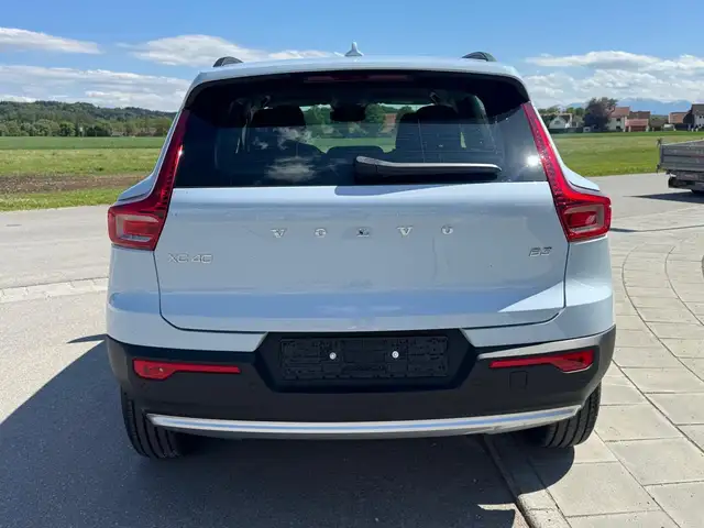 Volvo XC40 view 4