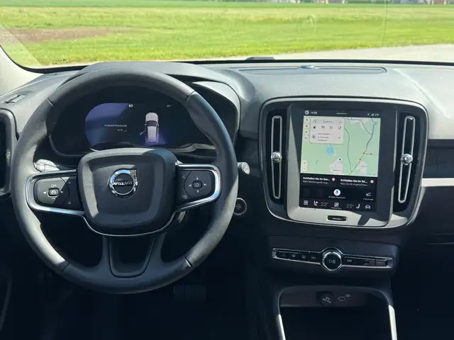Volvo XC40 view 14