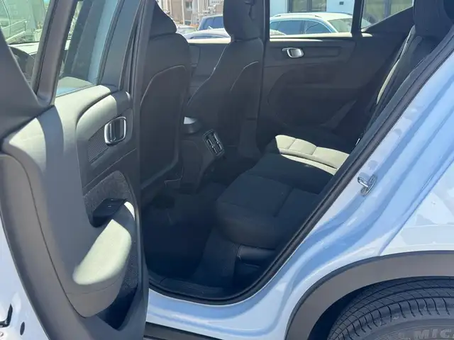 Volvo XC40 view 13