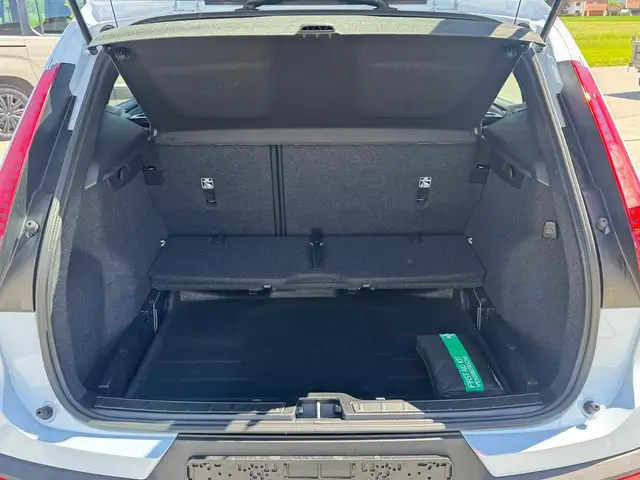Volvo XC40 view 7