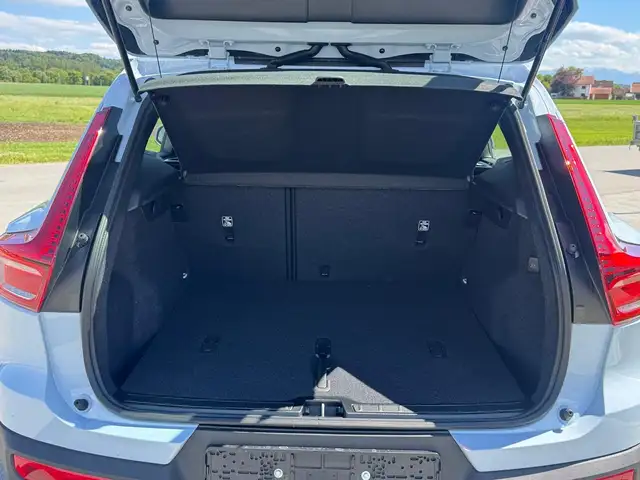 Volvo XC40 view 6