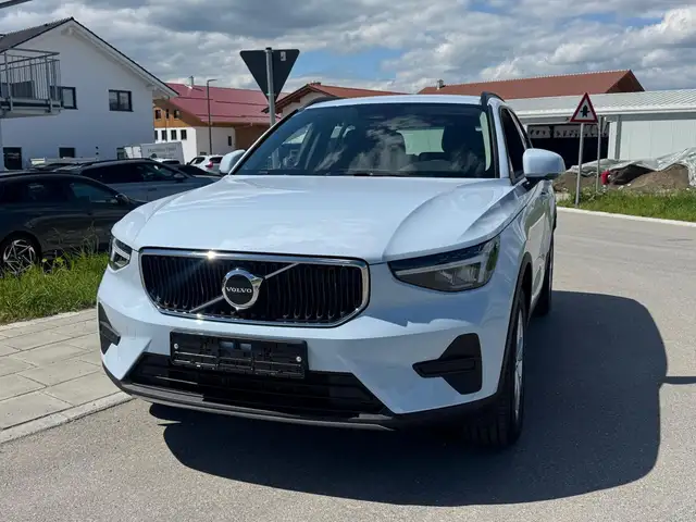 Volvo XC40 view 2