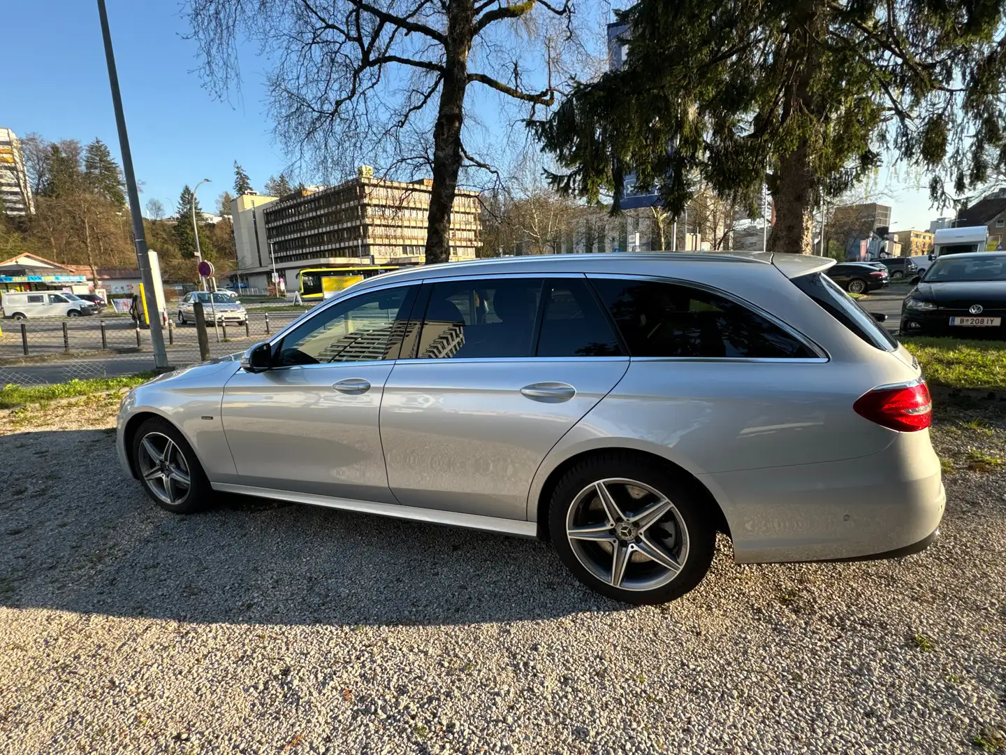 Mercedes-Benz E 300 E+300+de+T+Aut. Silber - 1