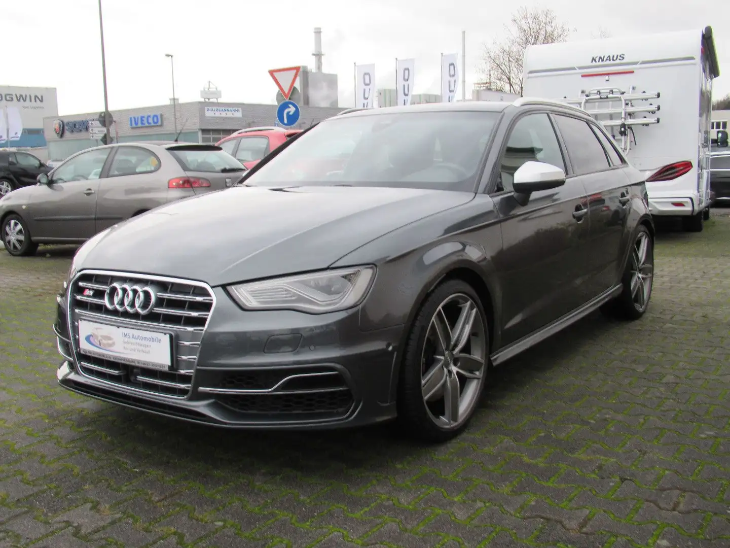Audi S3 Sportback 2.0 TFSI quattro*Kamera*Leder*Pano* Grau - 2