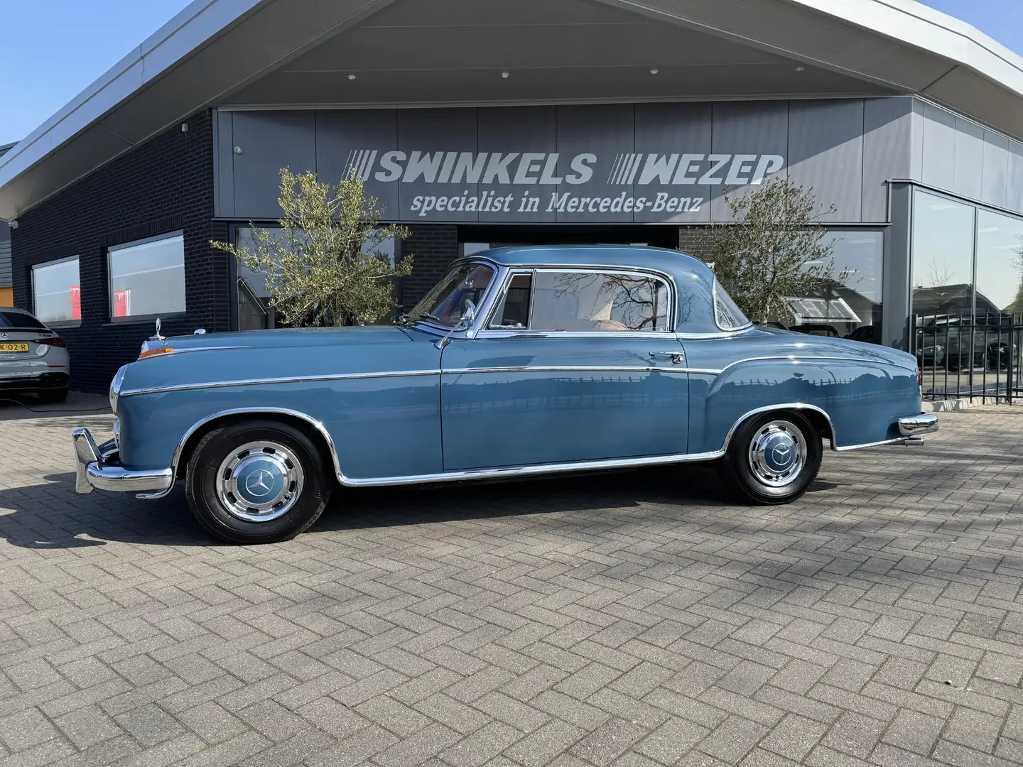 Mercedes-Benz 220 s 220SE Blau - 2