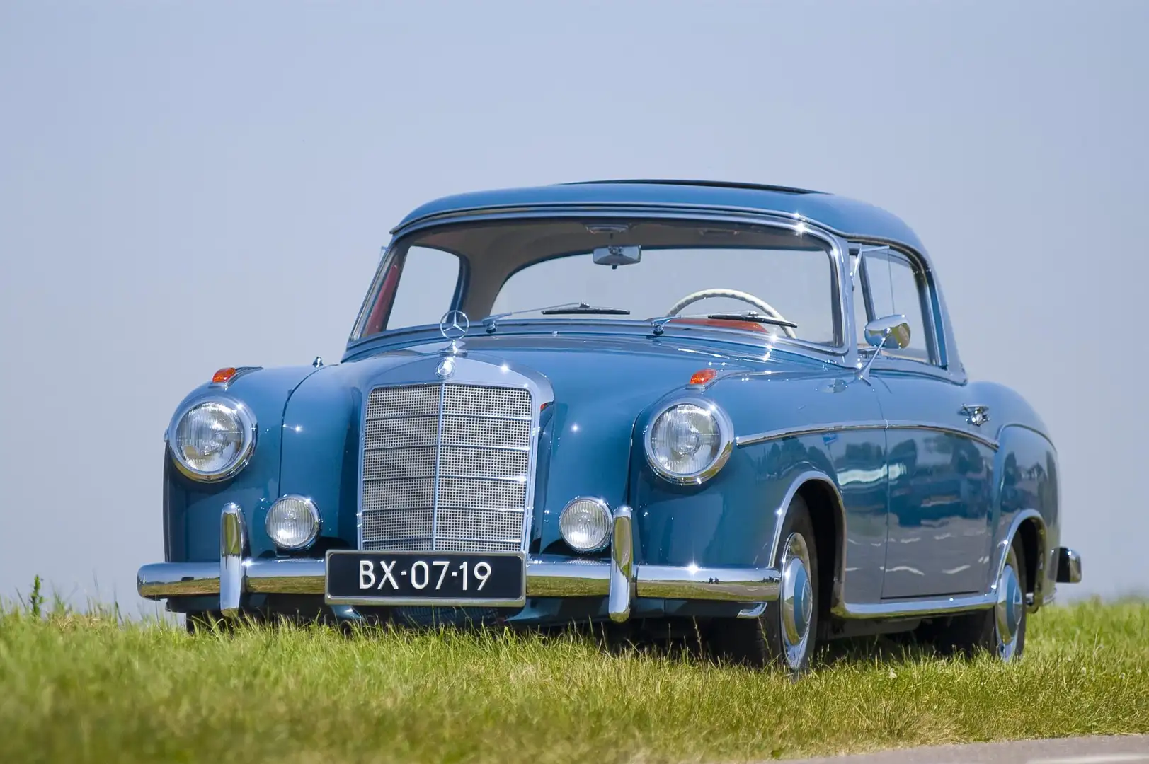 Mercedes-Benz 220 s 220SE Blau - 1