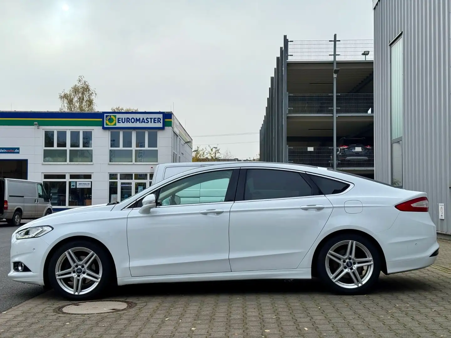 Ford Mondeo Lim. Titanium LED Pano ACC 18" CarPlay Weiß - 1