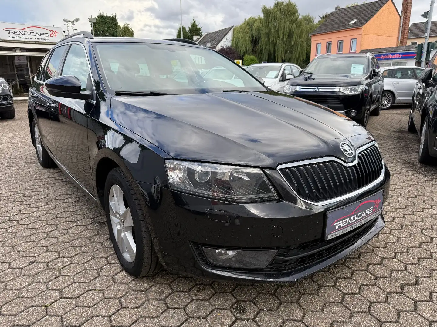 Skoda Octavia Combi Elegance Schwarz - 1