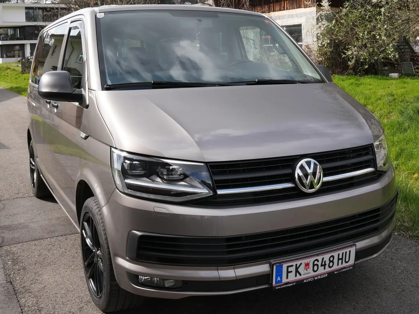 Volkswagen T6 Multivan Grau - 2