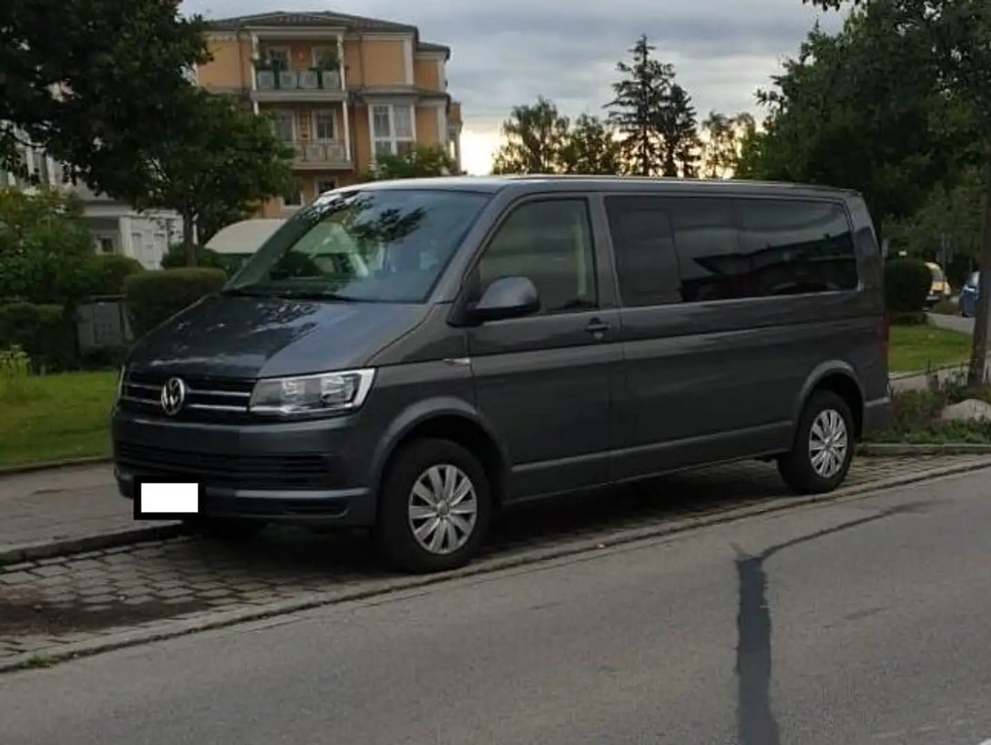 Volkswagen T6 Caravelle Caravelle DSG Lang EcoProfi Grau - 1
