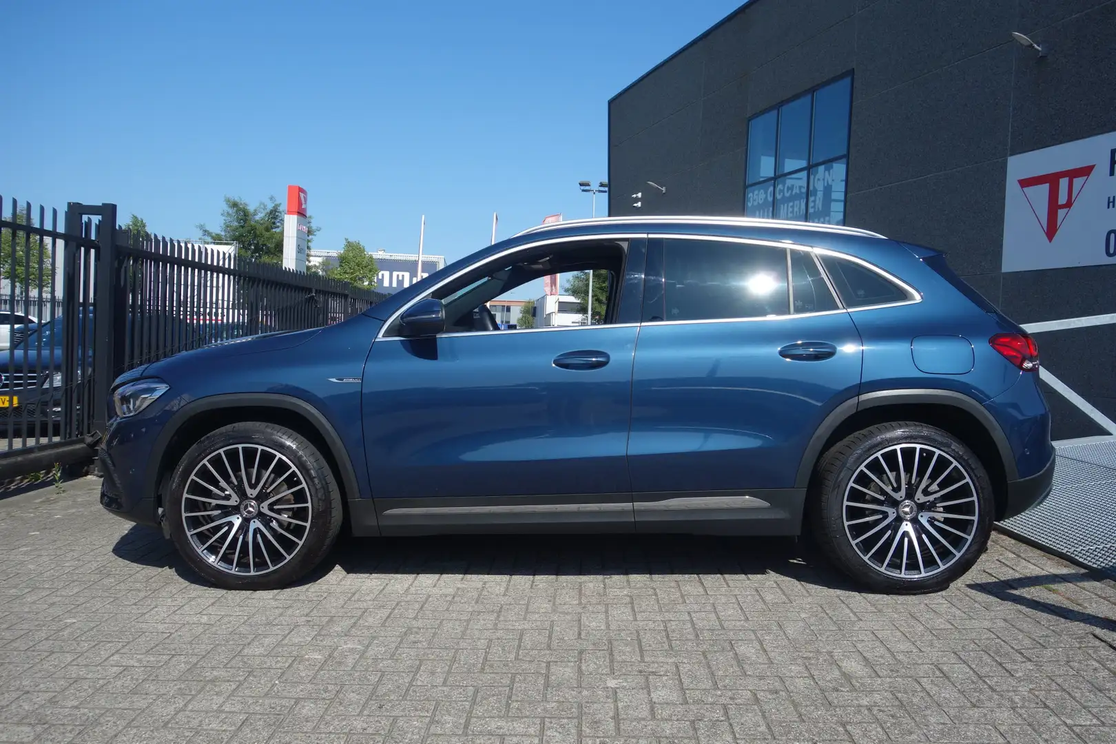 Mercedes-Benz GLA 200 Panoramadak/Navigatie/Keyless go/Elektrische achte Blauw - 2