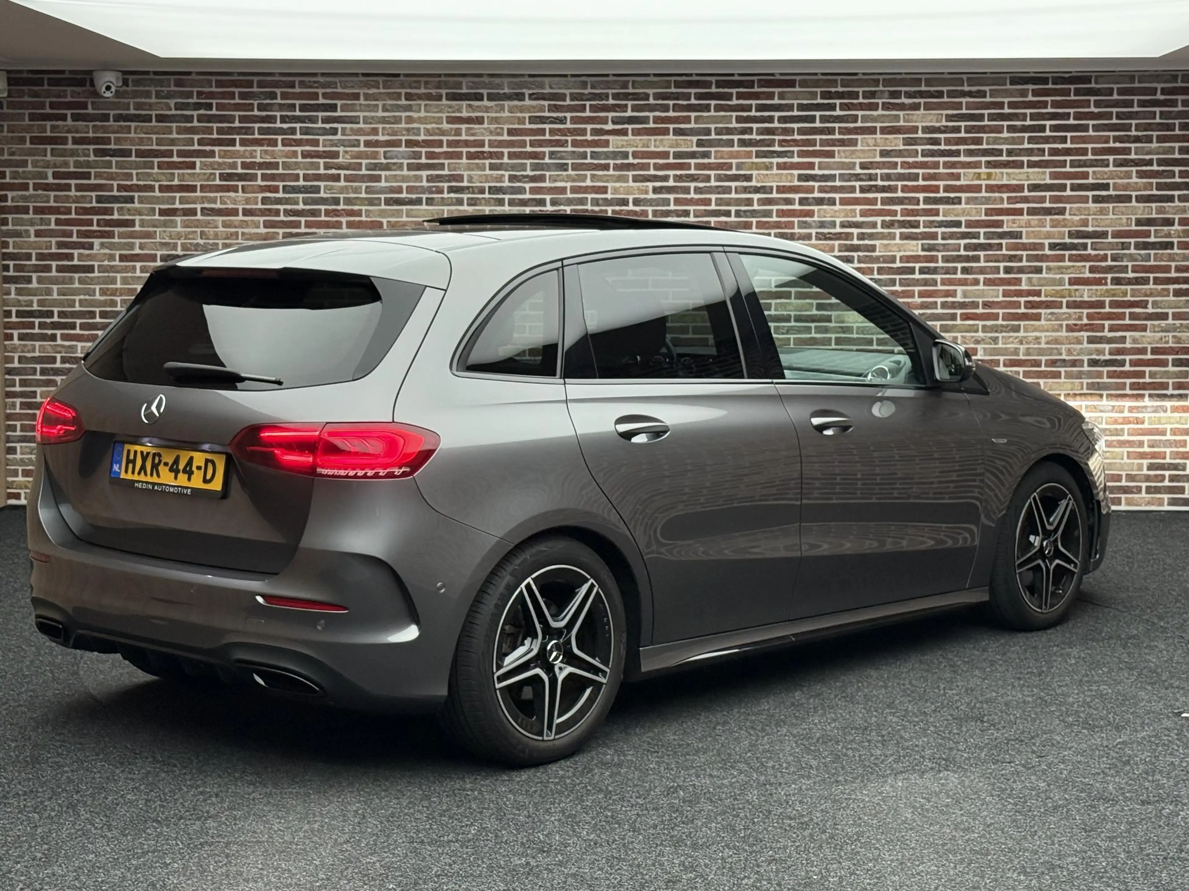 Mercedes-Benz B 200 Business Solution AMG — photo 2