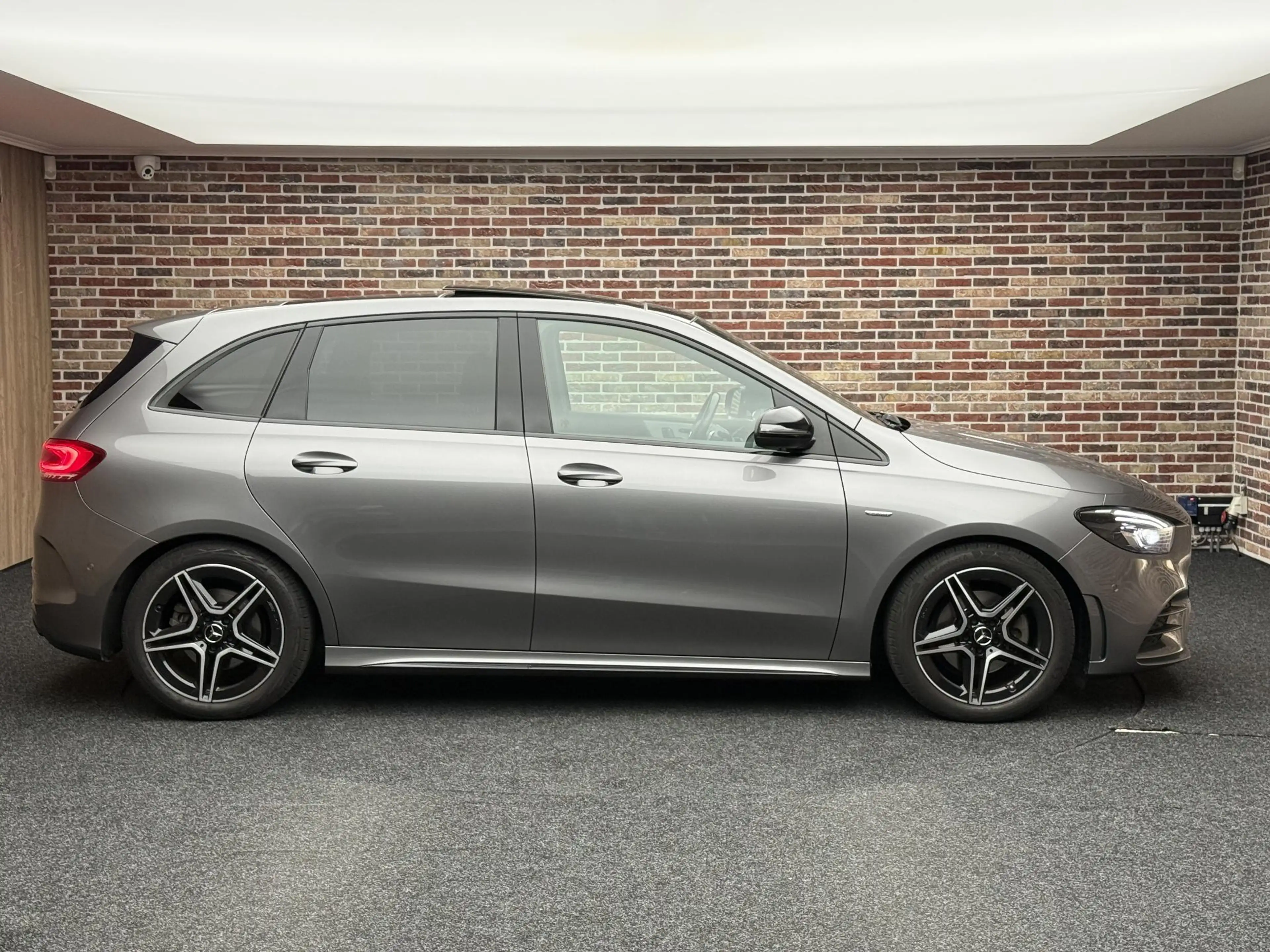 Mercedes-Benz B 200 Business Solution AMG — photo 4
