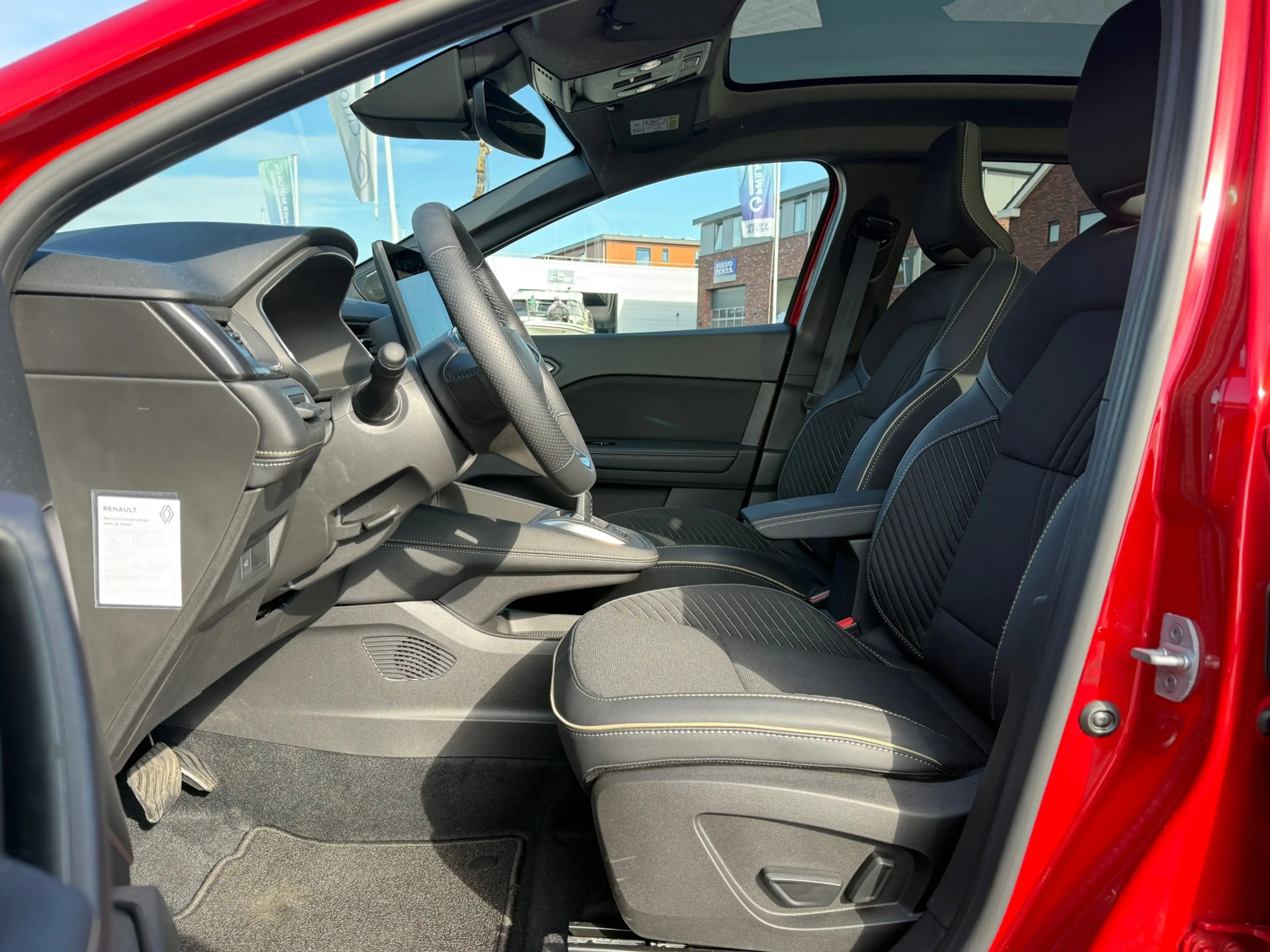 Renault Symbioz 1.8 E-Tech full hybrid 160 ICONIC PANORAMADAK HARM — photo 4