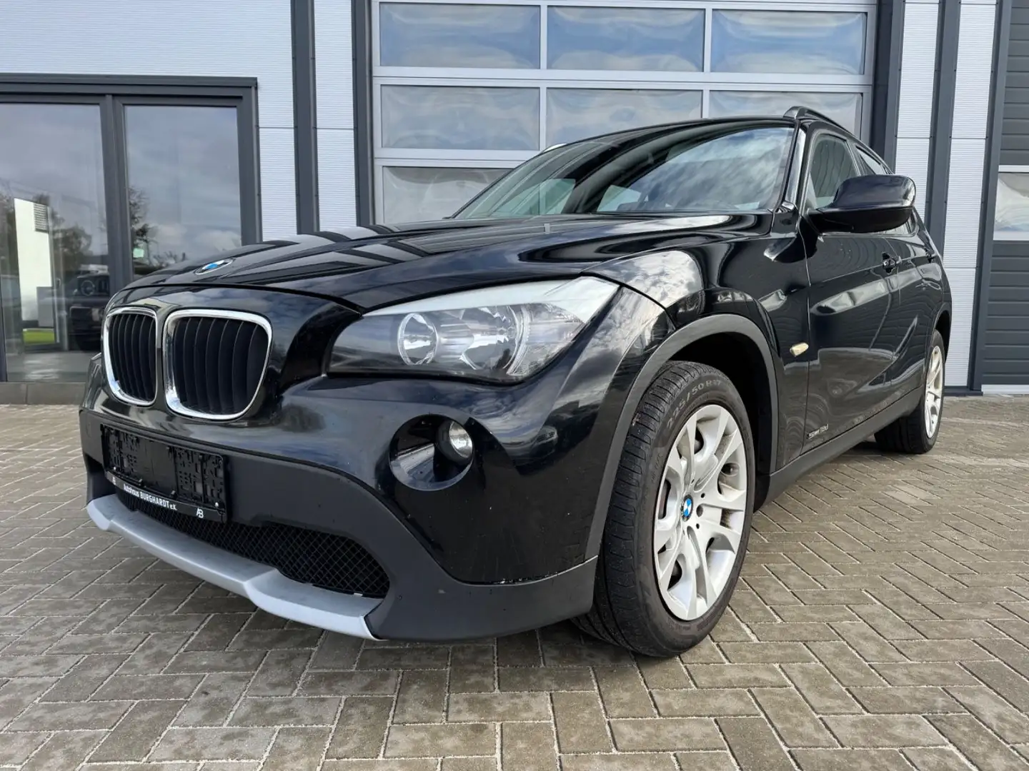 BMW X1 sDrive18d Klimaautomatik Schwarz - 1
