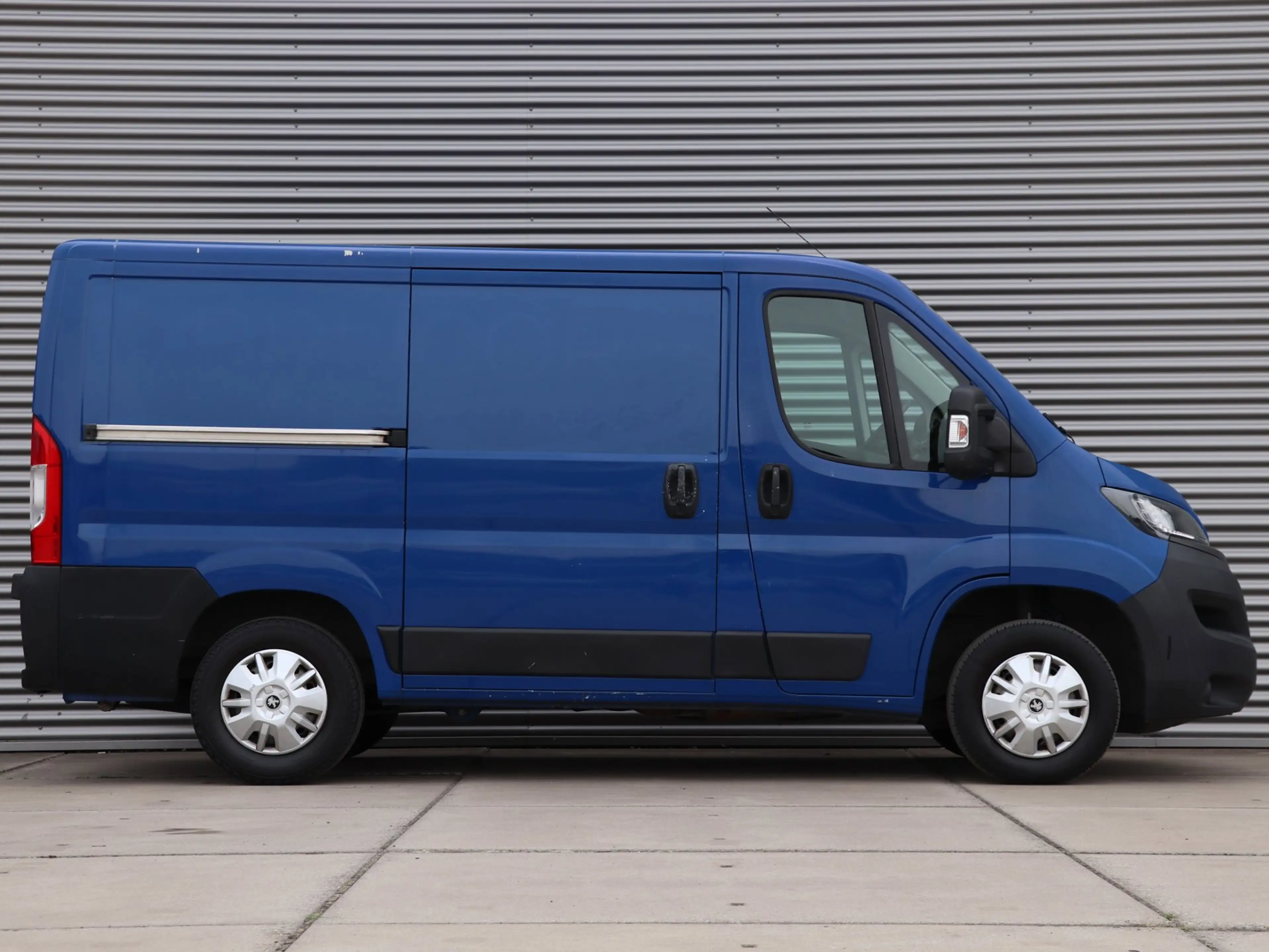 Peugeot Boxer 330 2.0 BlueHDI L1H1 Premium Pack *Navigatie*Parke — photo 6