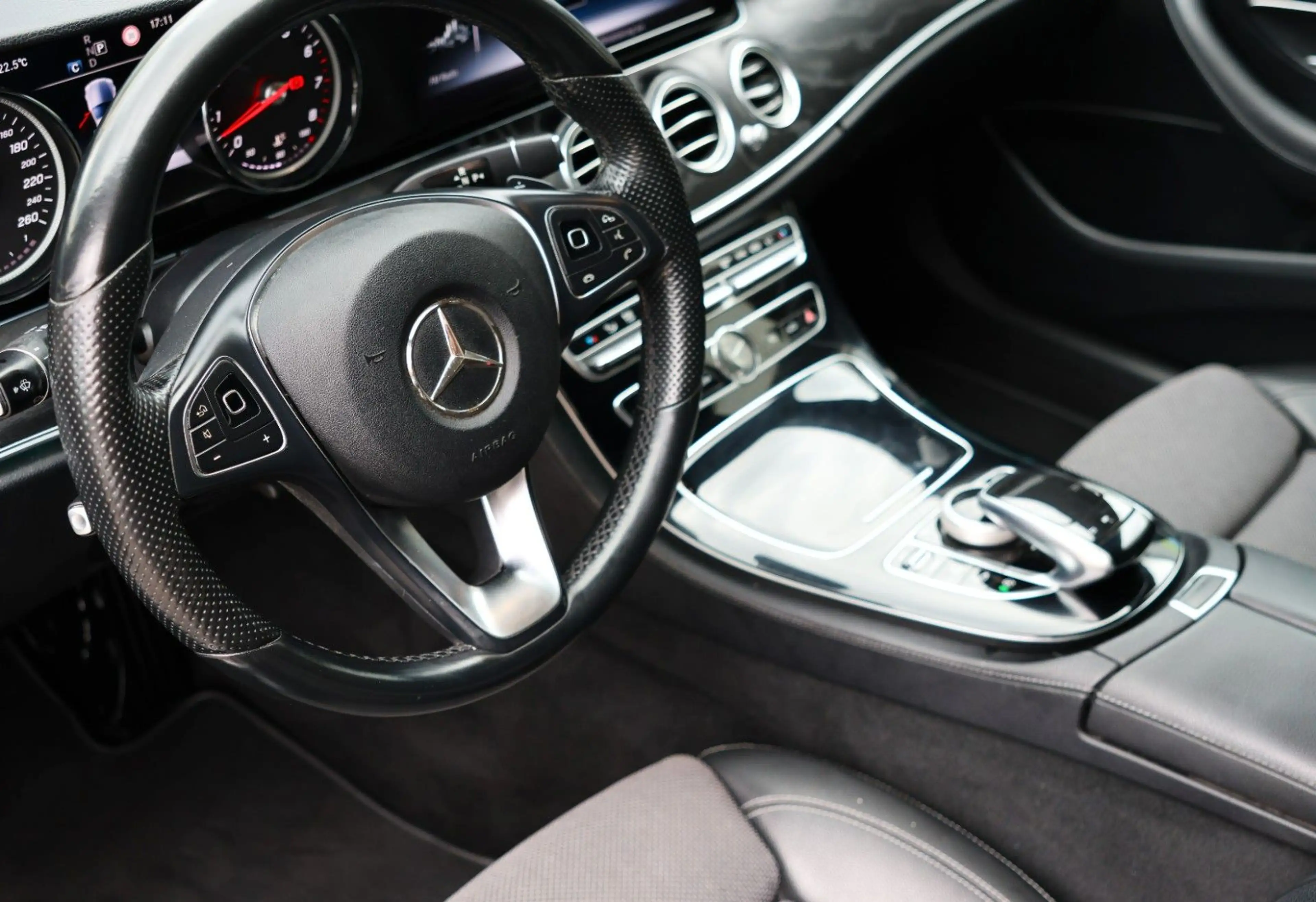 Mercedes-Benz E 250 T-Modell AMG LED Pano Kam. MWST — photo 14