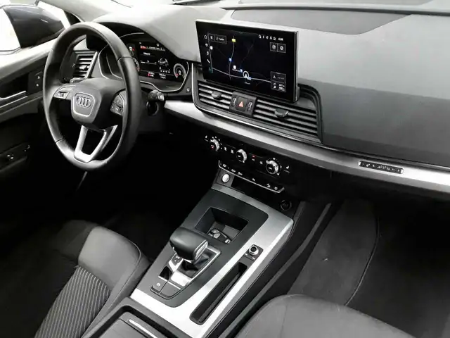 Audi Q5 view 9
