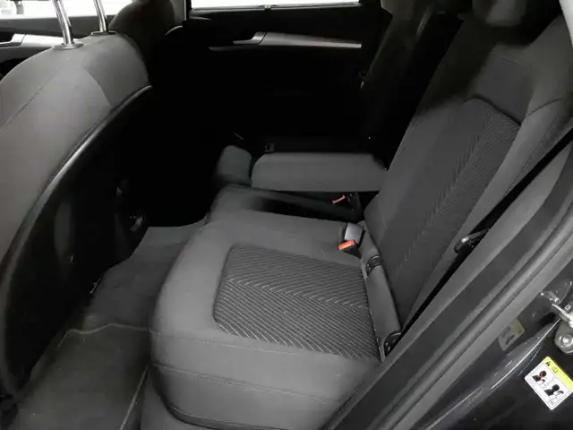 Audi Q5 view 13