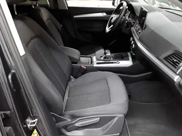 Audi Q5 view 8