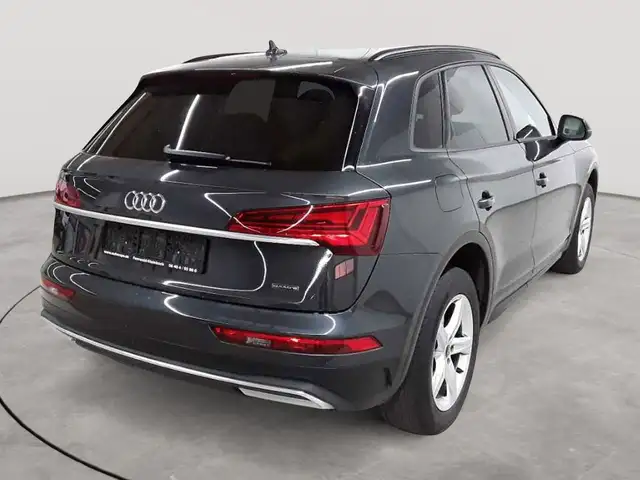 Audi Q5 view 4