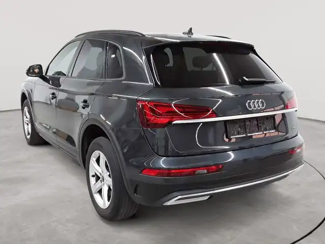 Audi Q5 view 5