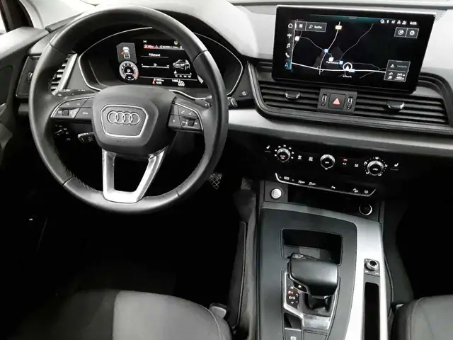 Audi Q5 view 10