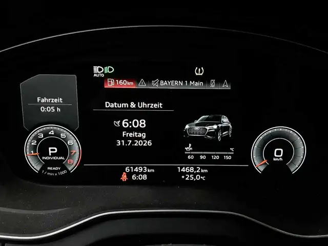 Audi Q5 view 11