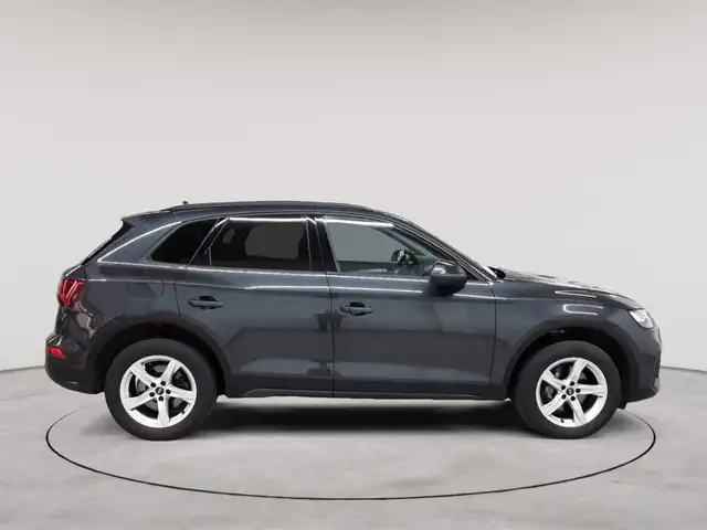 Audi Q5 view 3