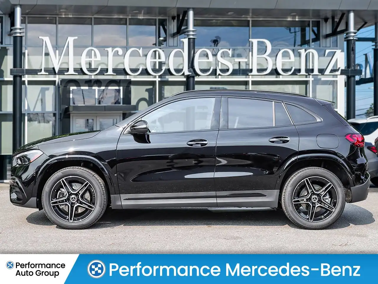 Mercedes-Benz GLA снимка Mercedes-Benz GLA