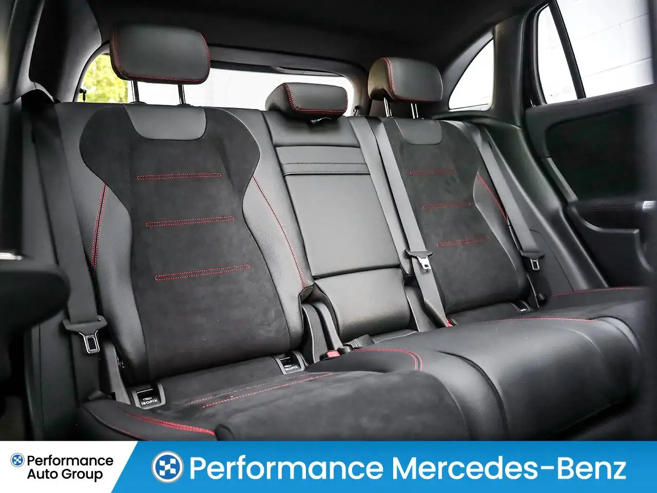 Mercedes-Benz GLA снимка Mercedes-Benz GLA