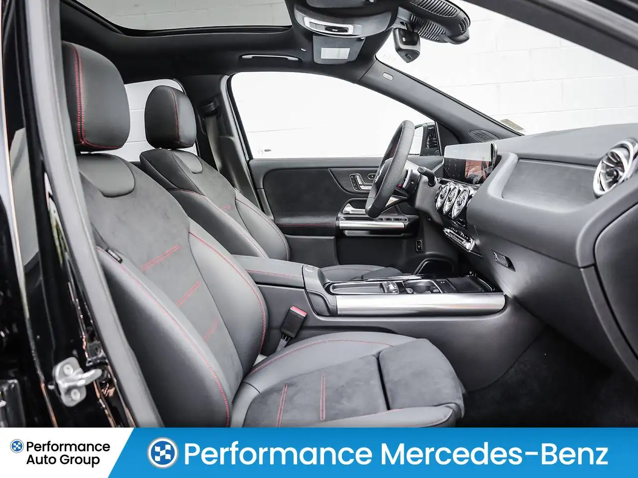 Mercedes-Benz GLA снимка Mercedes-Benz GLA
