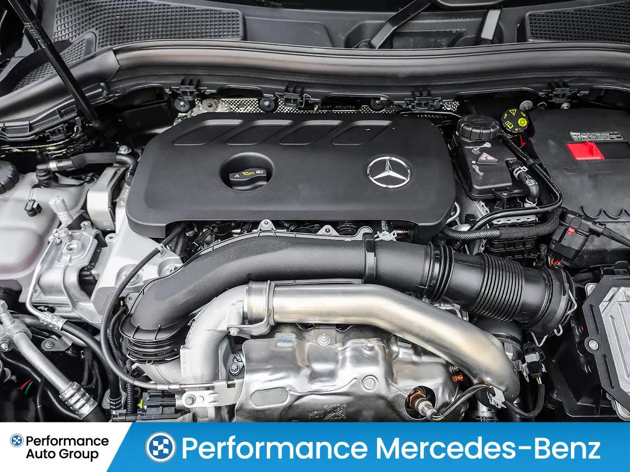 Mercedes-Benz GLA снимка Mercedes-Benz GLA