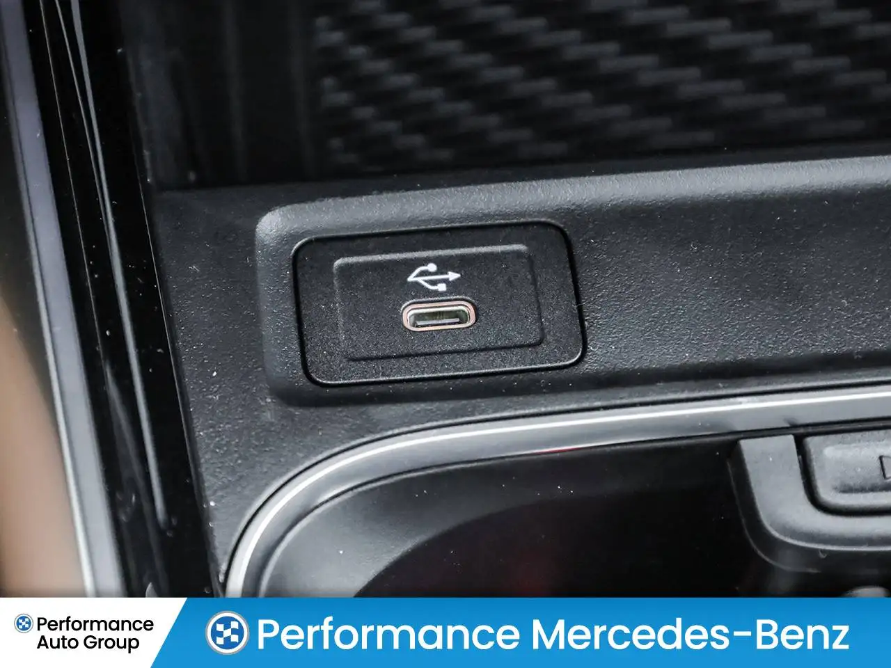 Mercedes-Benz GLA снимка Mercedes-Benz GLA